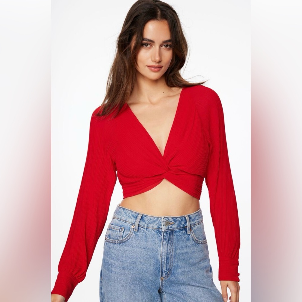 Dynamite Red Twist Front Blouse. Fiesta Red. 
BRAND NEW WITH TAGS